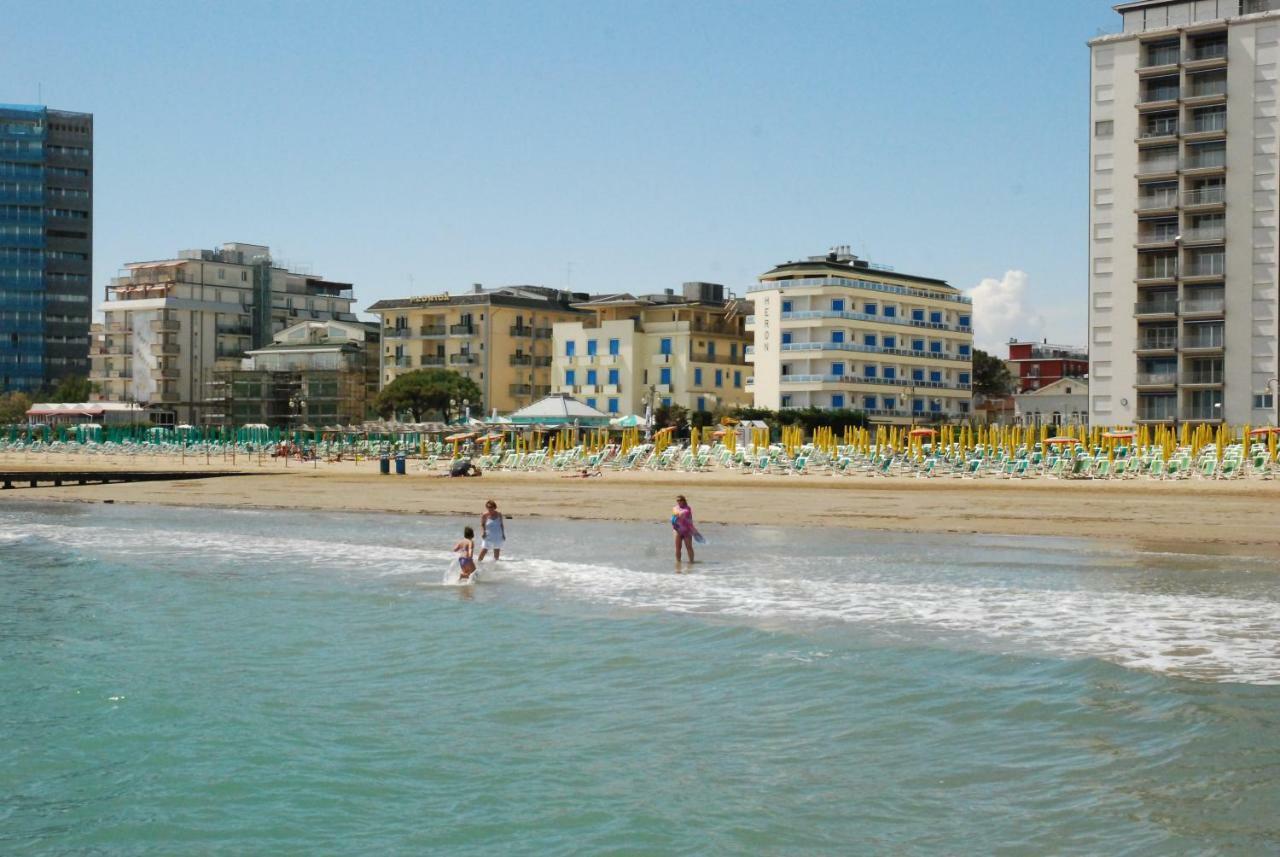 Heron Apartments Lido di Jesolo Exterior foto